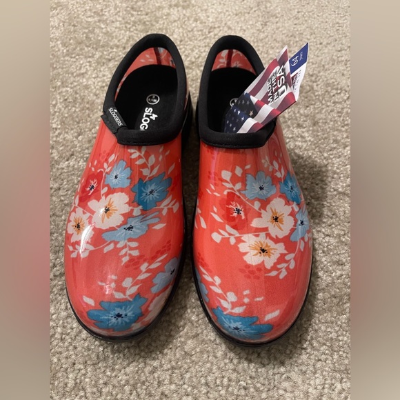 Sloggers Shoes - NWT Women’s Sloggers Floral Fun Coral Waterproof Comfort Shoes Size 8